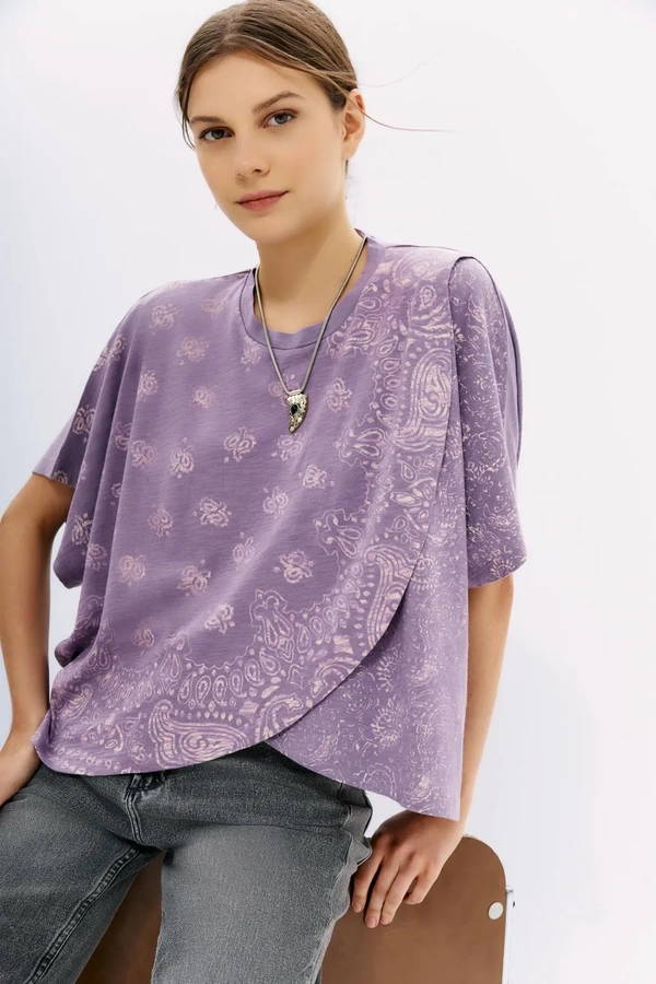 remera destroyed bandani
