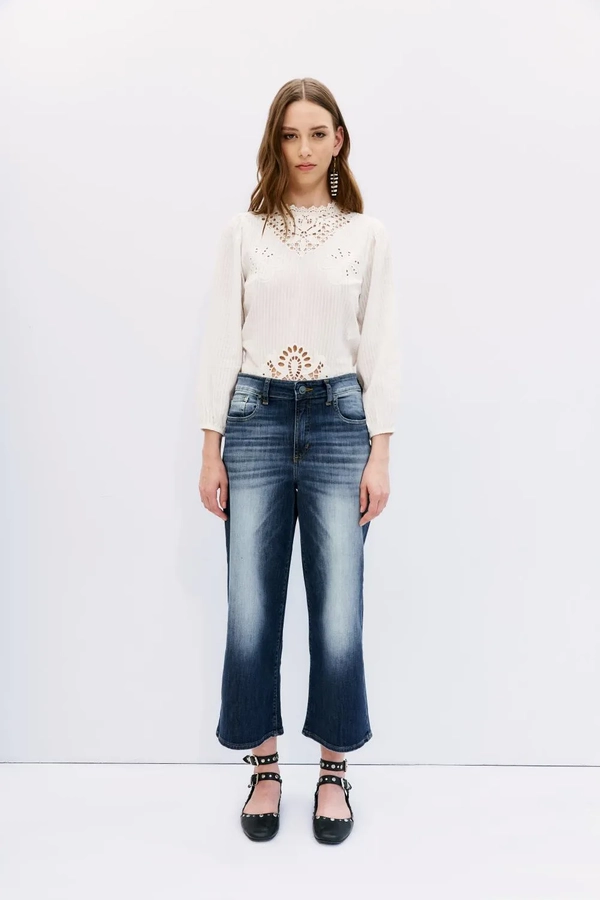 jean crop flower