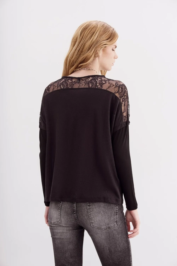 remera lina lace