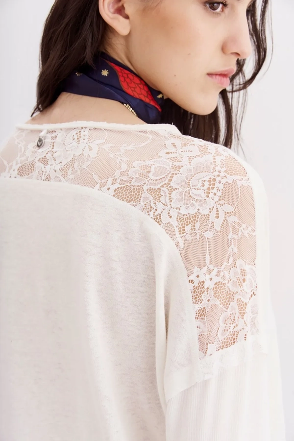 remera lina lace