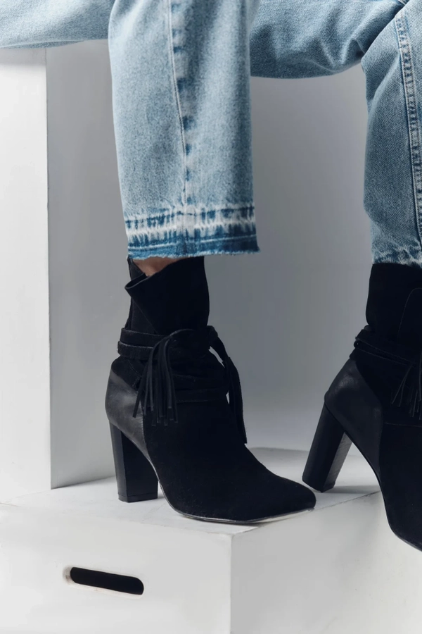 bota strap suede