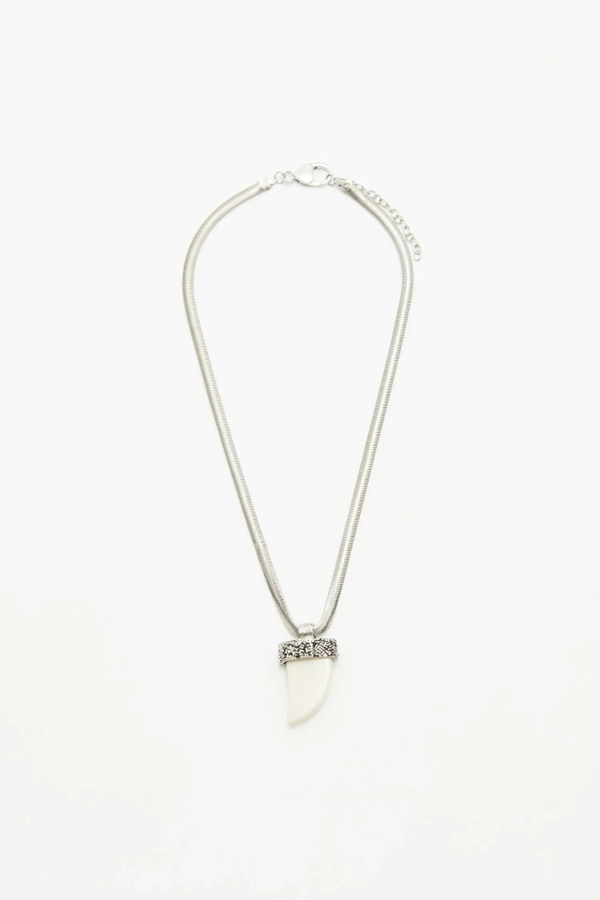 collar taylor horn