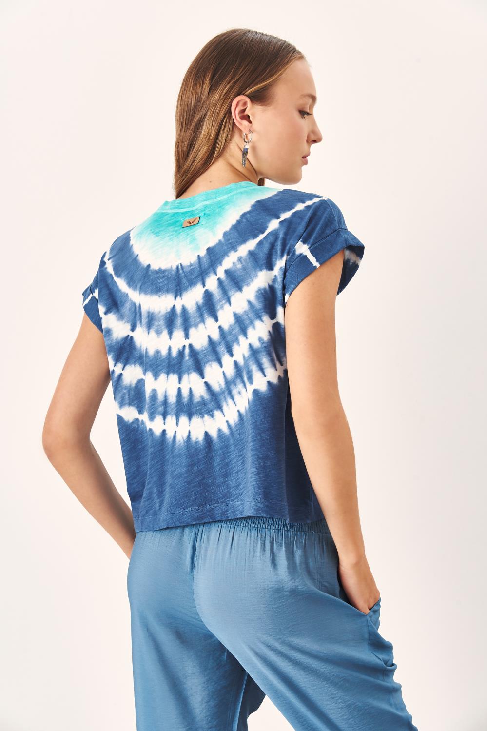Remera Collar Dye