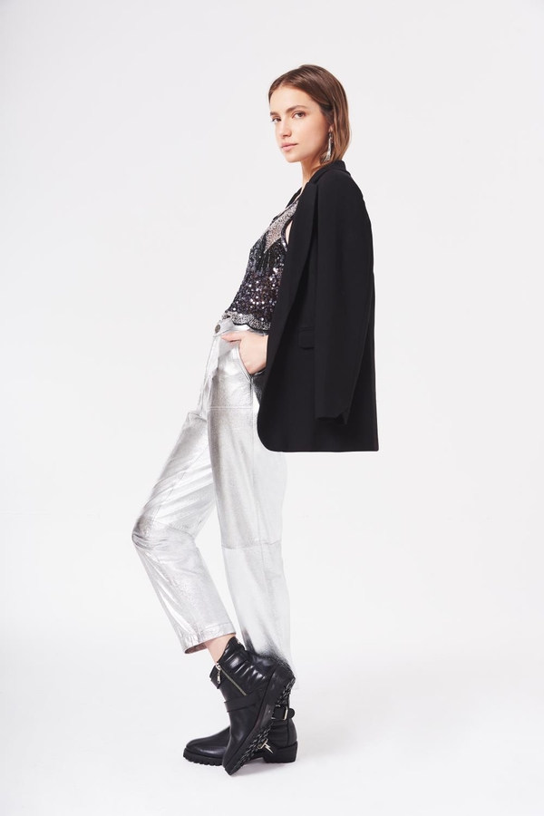 pantalon recto metalic cuero