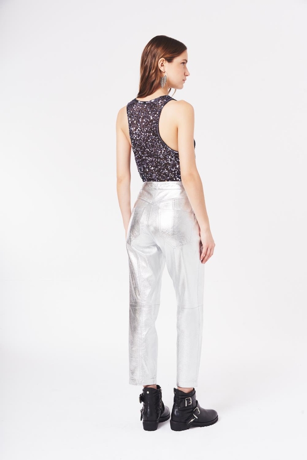 pantalon recto metalic cuero
