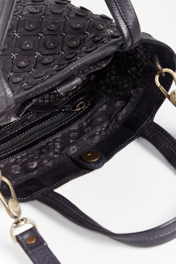 cartera tote buttons
