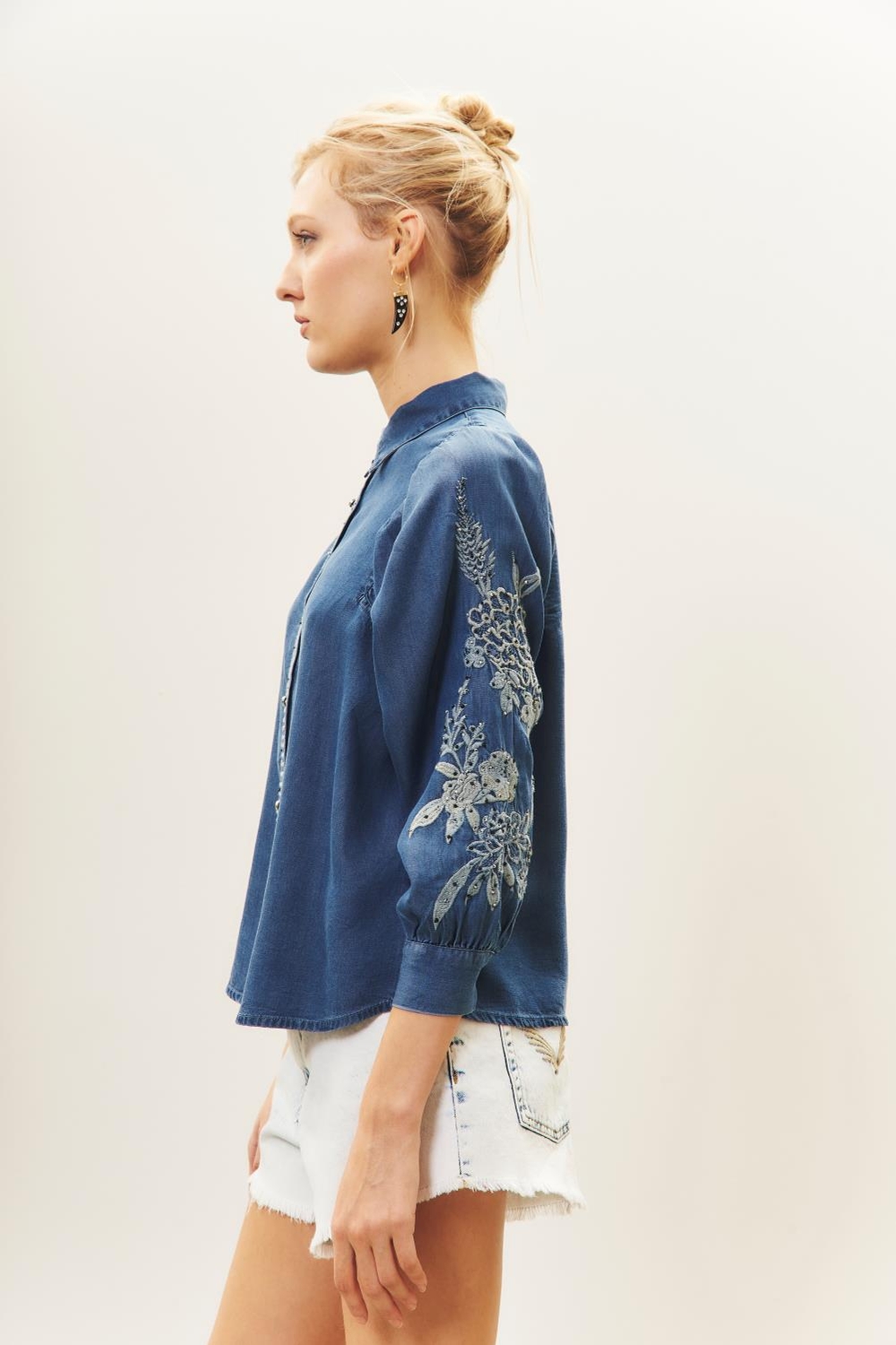 camisa metal flower