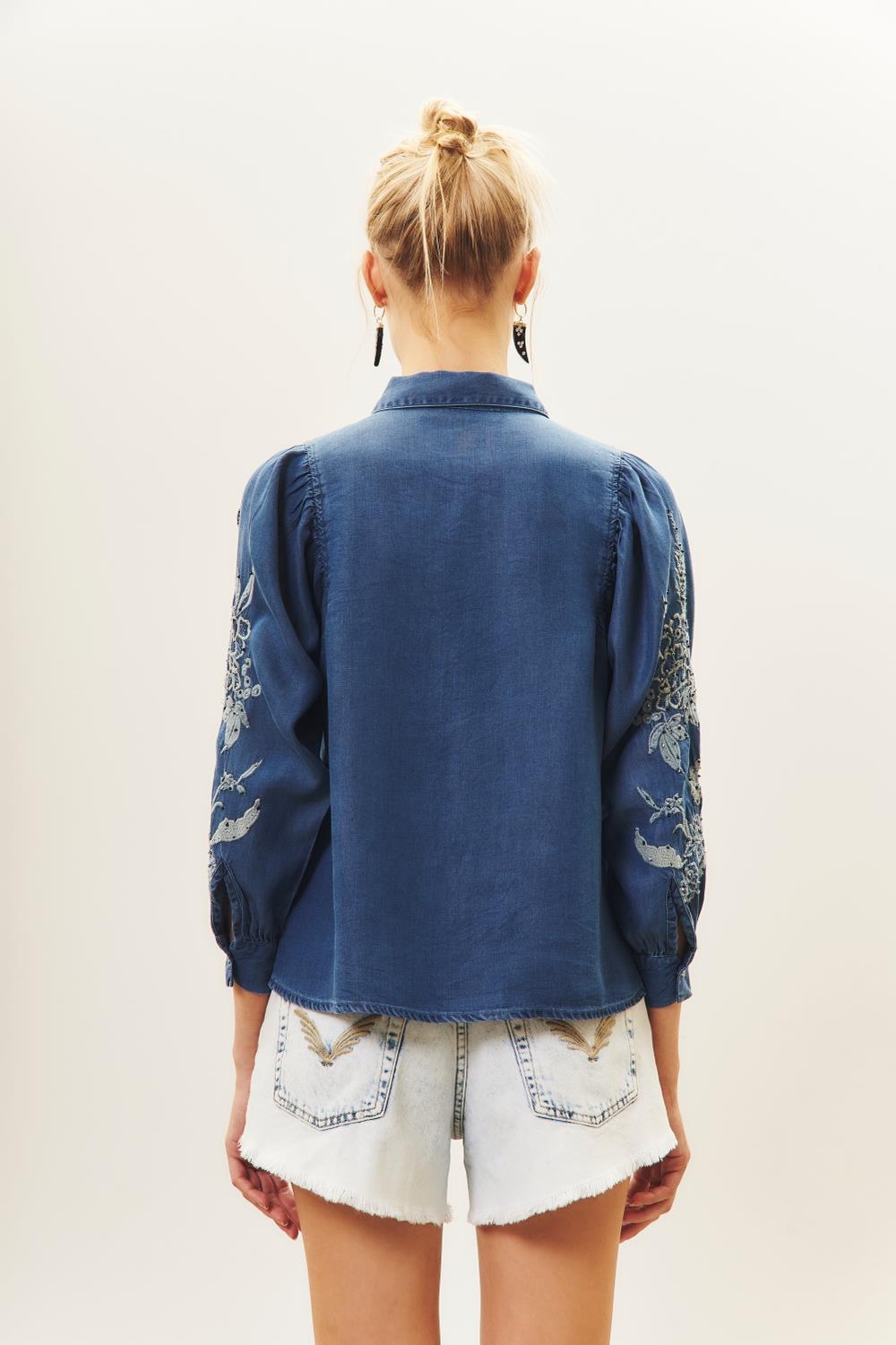 camisa metal flower