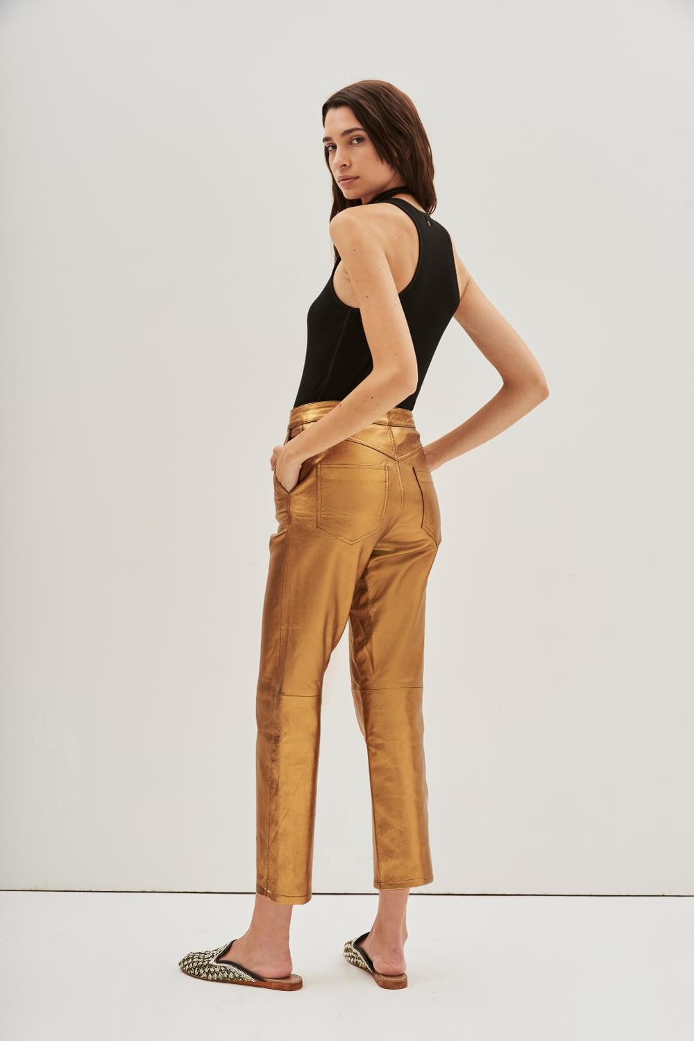 pantalon crop cuero