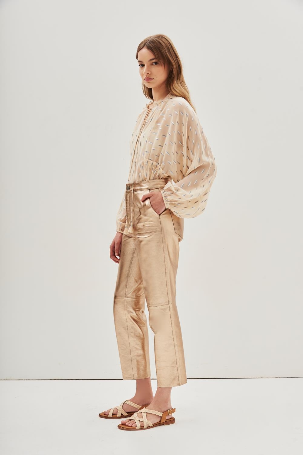 pantalon recto metalic cuero