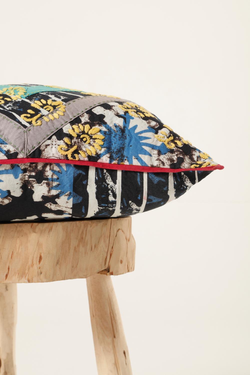 almohadon ikat rhombus