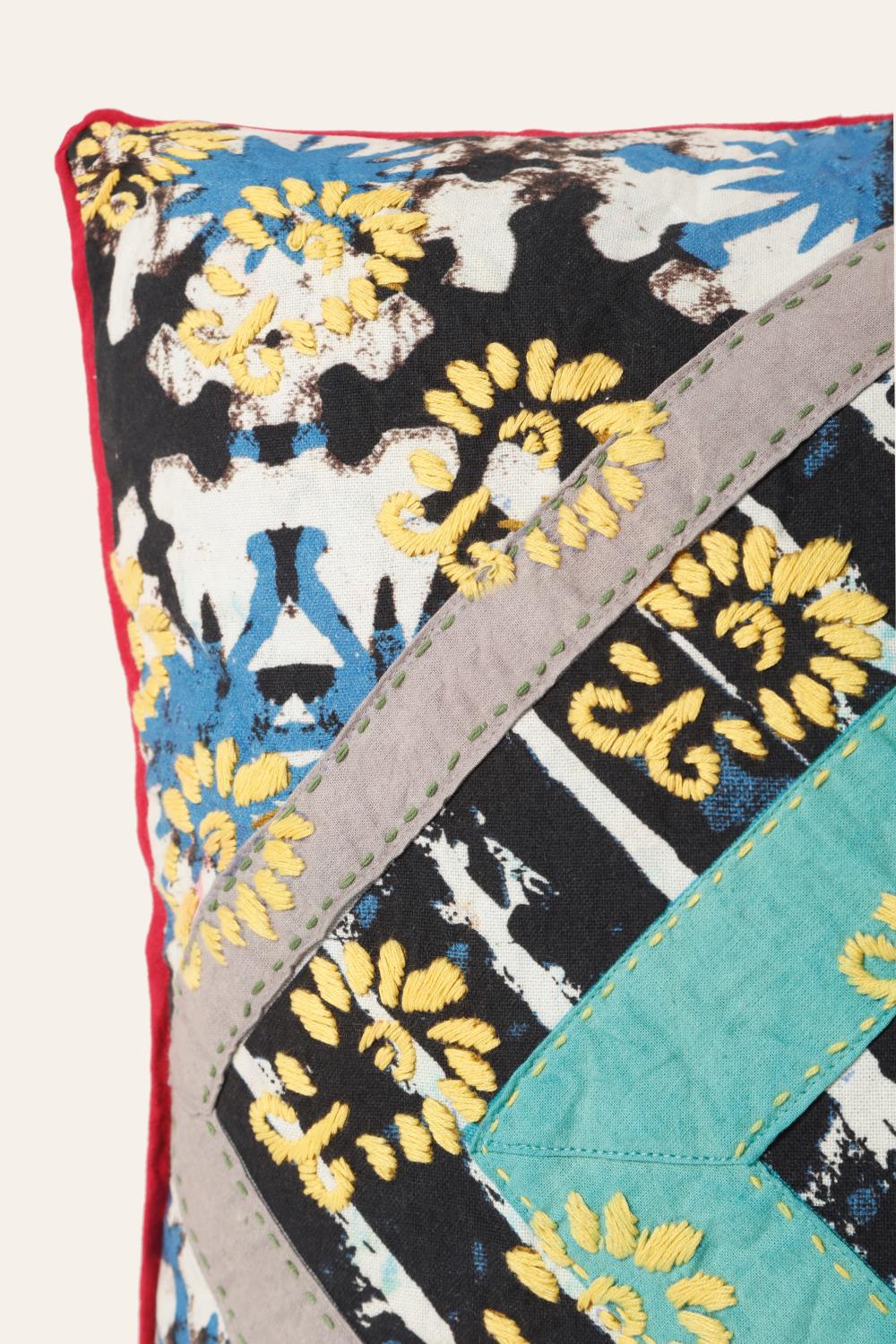 almohadon ikat rhombus