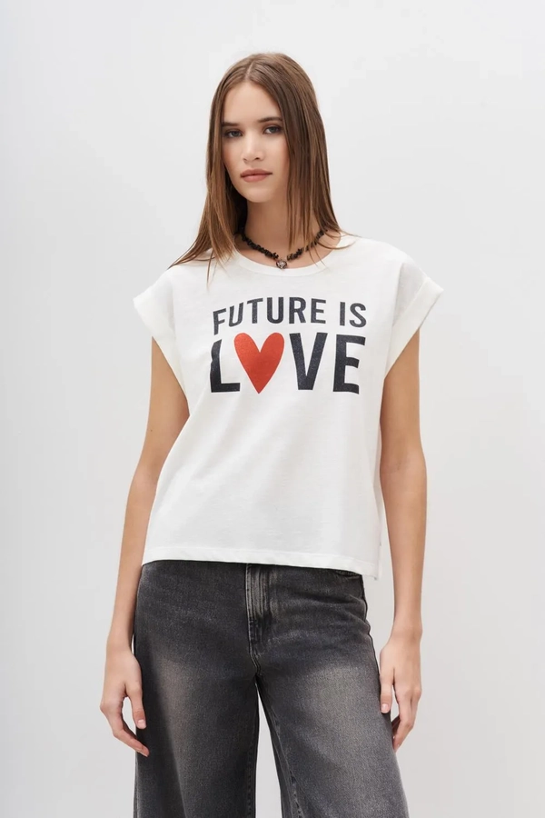 remera future is love 