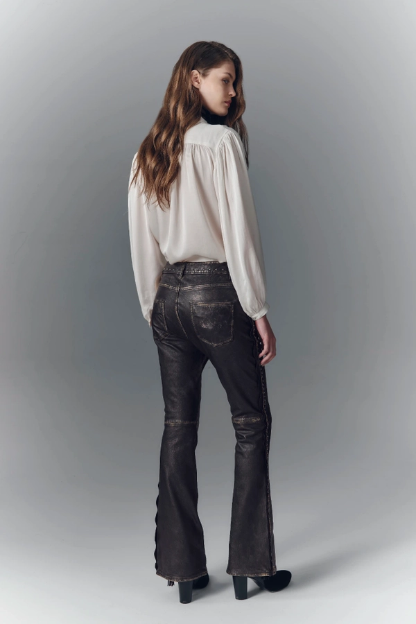 pantalon carrys cuero