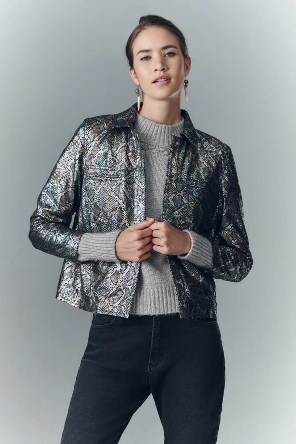 camisa avellana reptile cuero