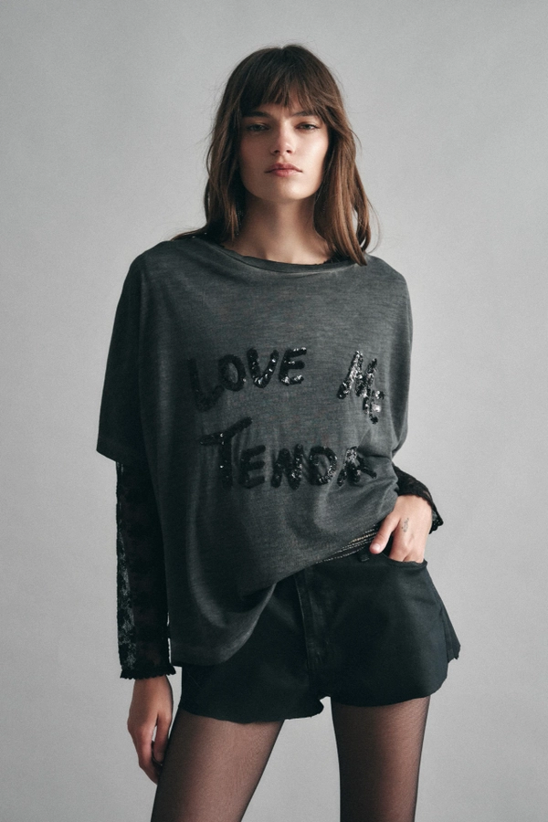 remera v tender