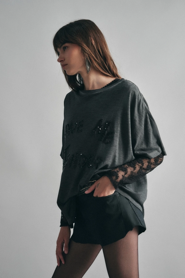 remera v tender