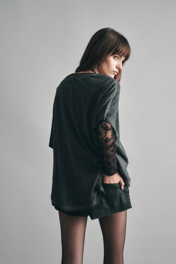 remera v tender