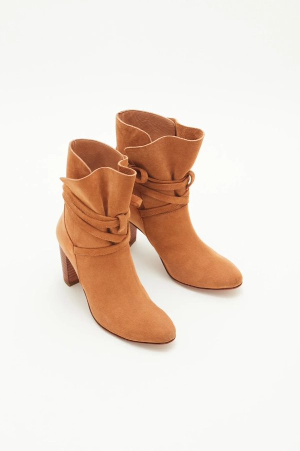 bota strap suede