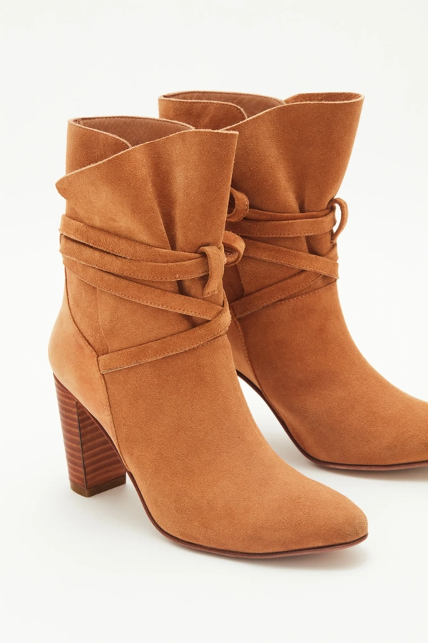 bota strap suede