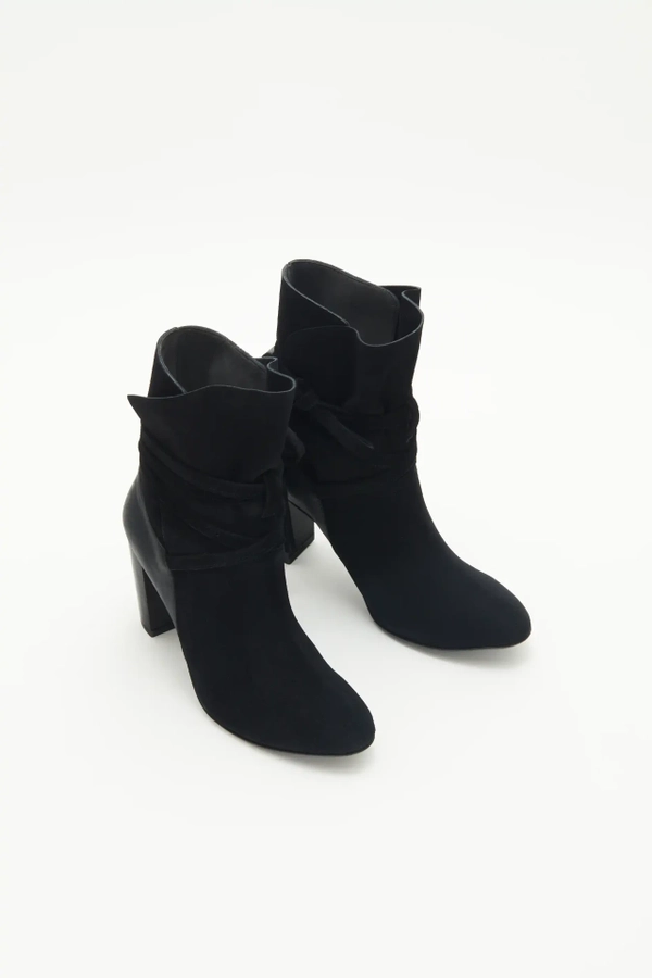bota strap suede