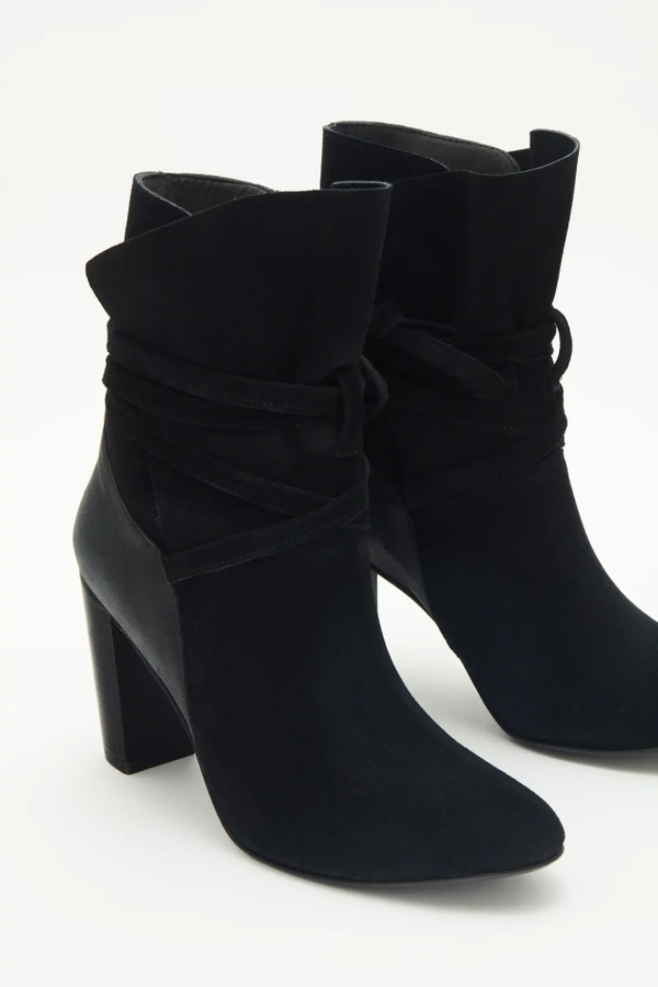 bota strap suede