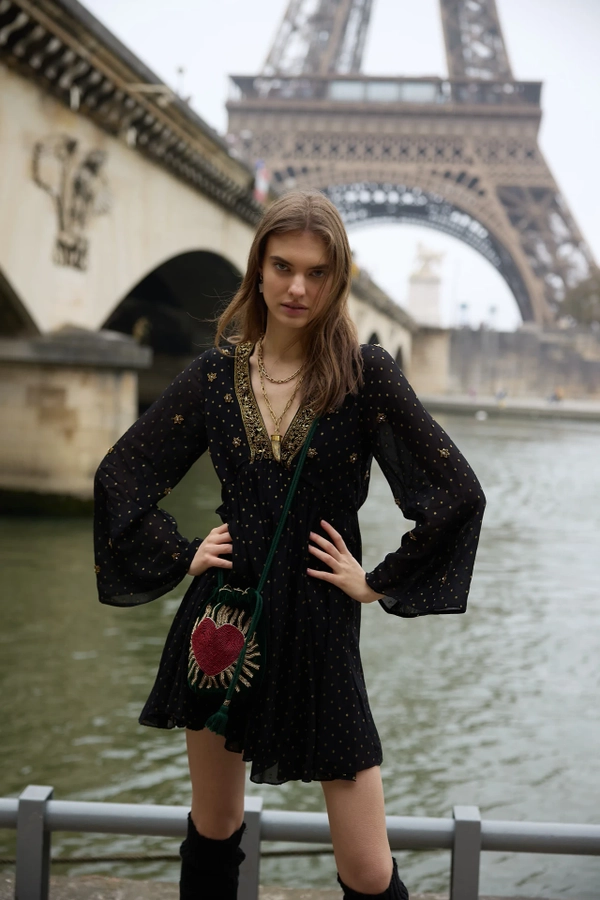 vestido bordado